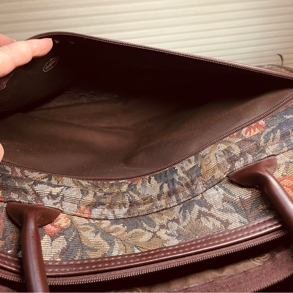 Final Price - VTG Carry-On: Makeup, Overnight, Gym, Hobby, Craft bag or handbag - Picture 5 of 16